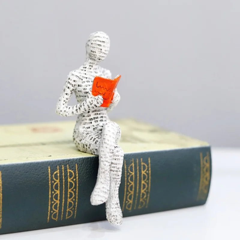 Escultura Leitora Moderna em Resina – 1 Peça - Aconchega